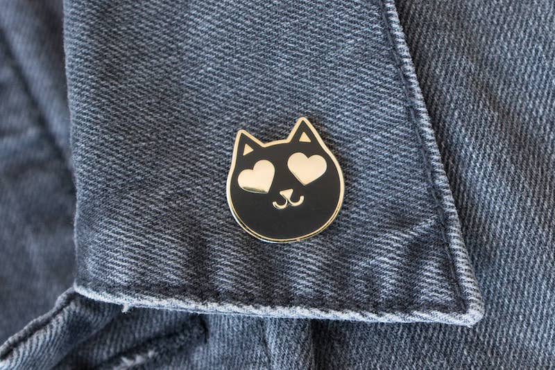 Heart Eyes Cat Pin