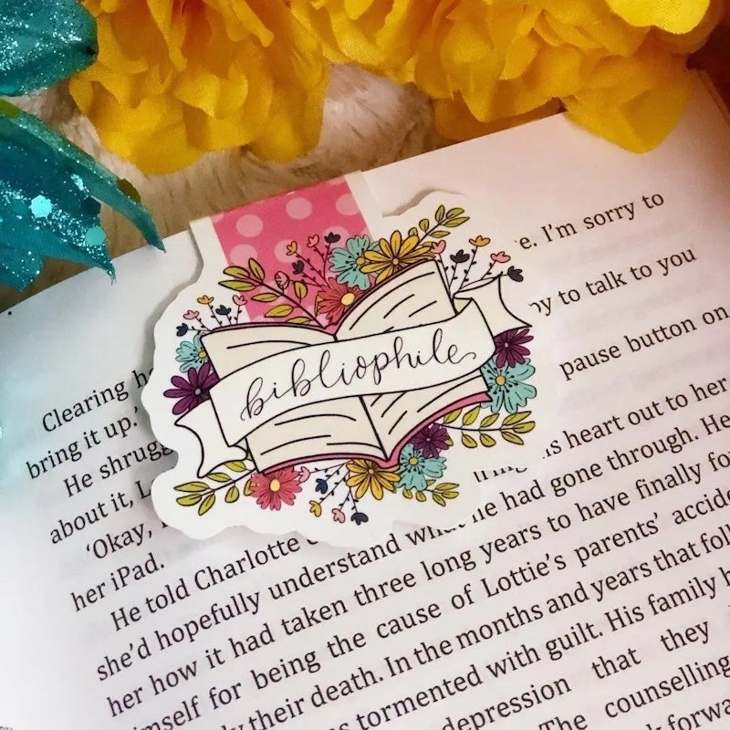 Magnetic Bookmark: Floral Bibliophile