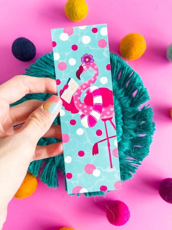 Bookmark: Flamingo Reading